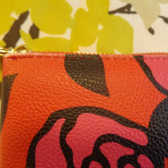 Betsey Johnson Red Rose Floral Wristlet Wallet - Picture 3 of 10